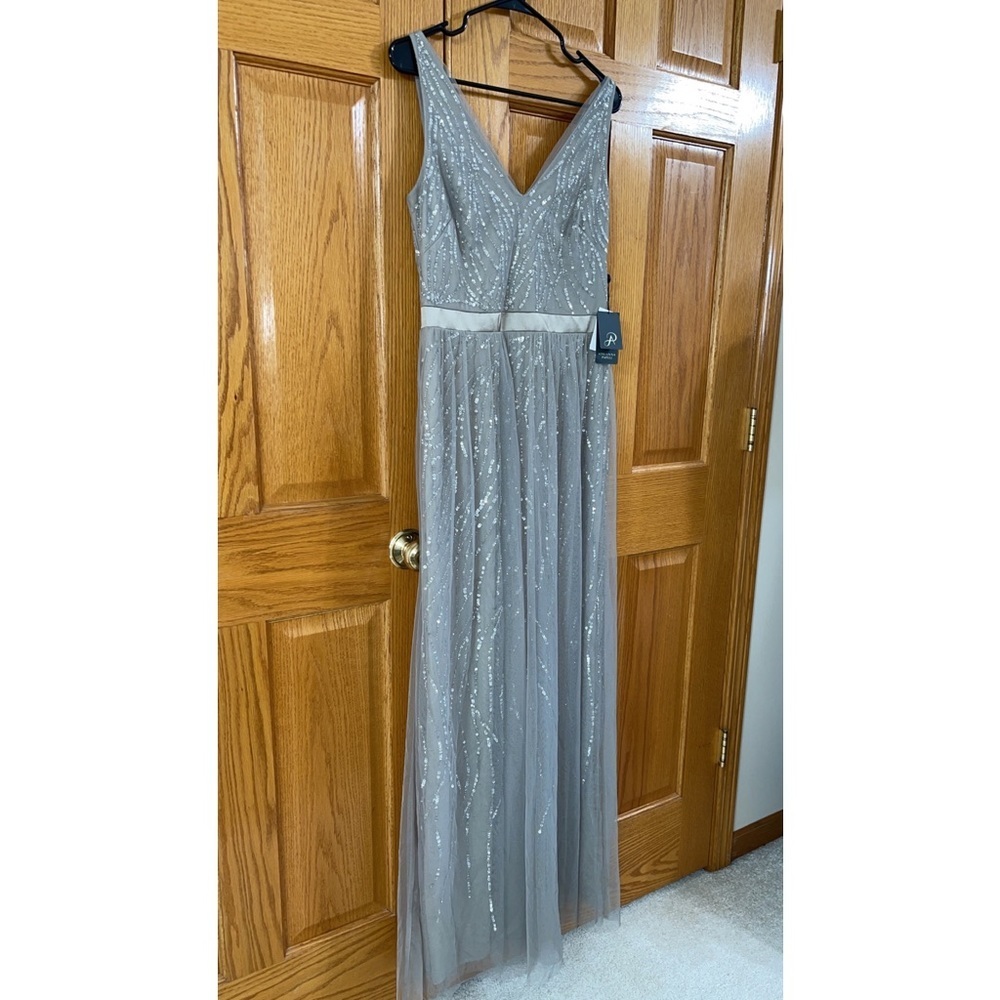 Women’s Formal Dress Size 10 Adrianna Papell Beaded Chiffon Overlay Gray Gown